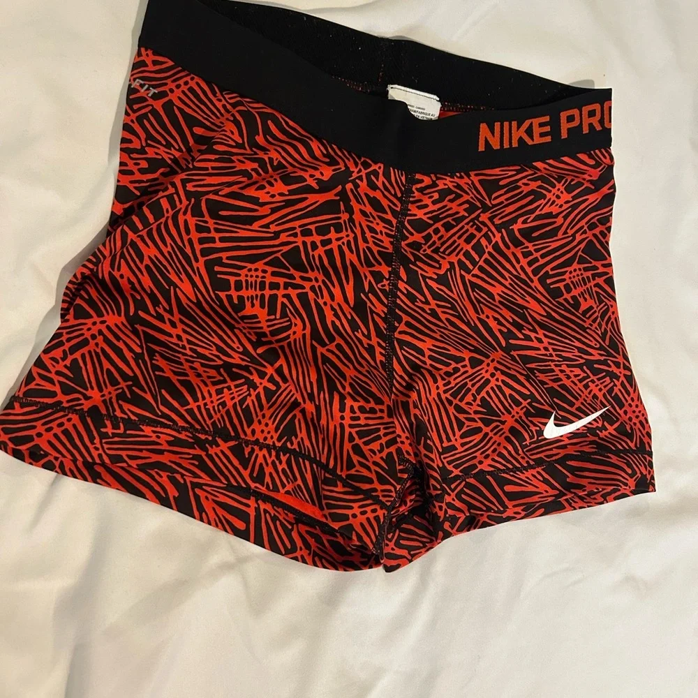 Nike Pro Compression Shorts Youth Medium Red Black Athletic Training 2” Inseam